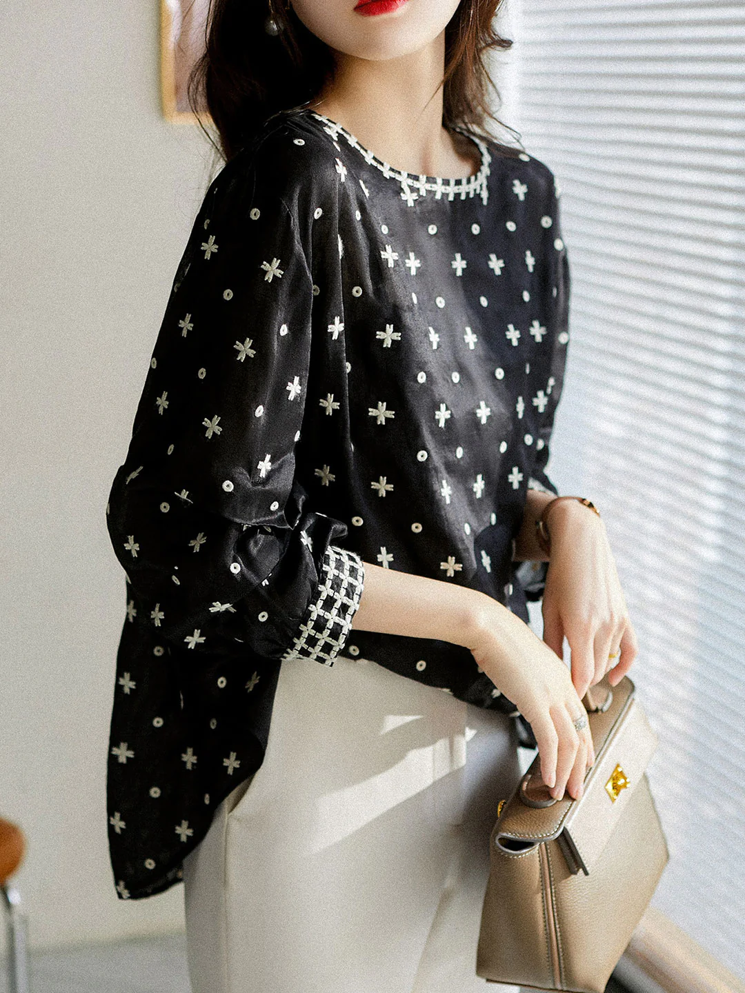 Elegant Embroidered Round Neck Bubble Long Sleeve Blouse Top