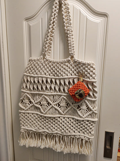 Chic White Pop Large Woven Tassel Bag