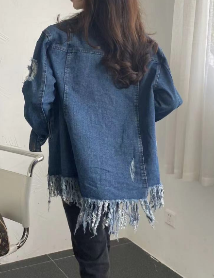 Stylish diamond-encrusted irregular fringe hem denim jacket