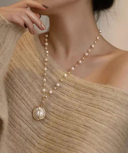 Elegant white pearl pendant necklace