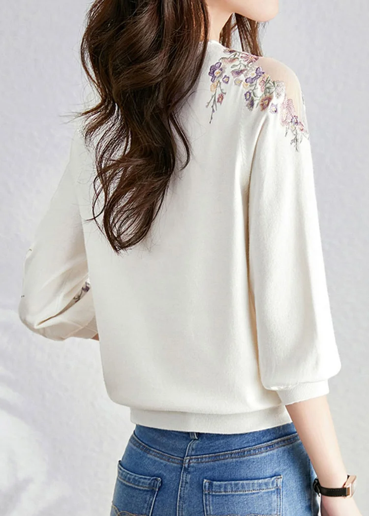 Casual White Round Neck Embroidered Knit Top Spring