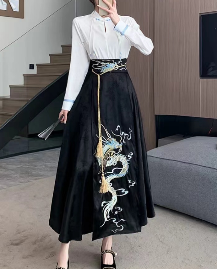 Elegant Embroidered Dragon Strappy Pleated Skirt