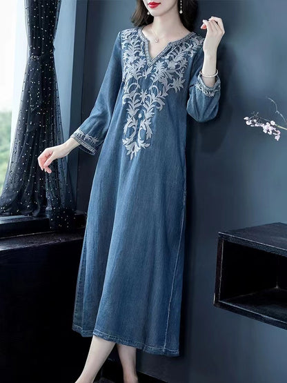 Loose V-neck embroidered dress